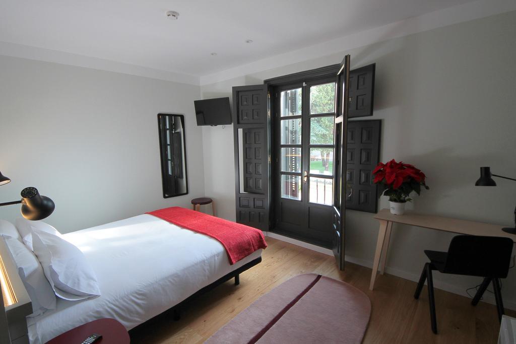 H Complutum Hostel Alcalá de Henares Szoba fotó