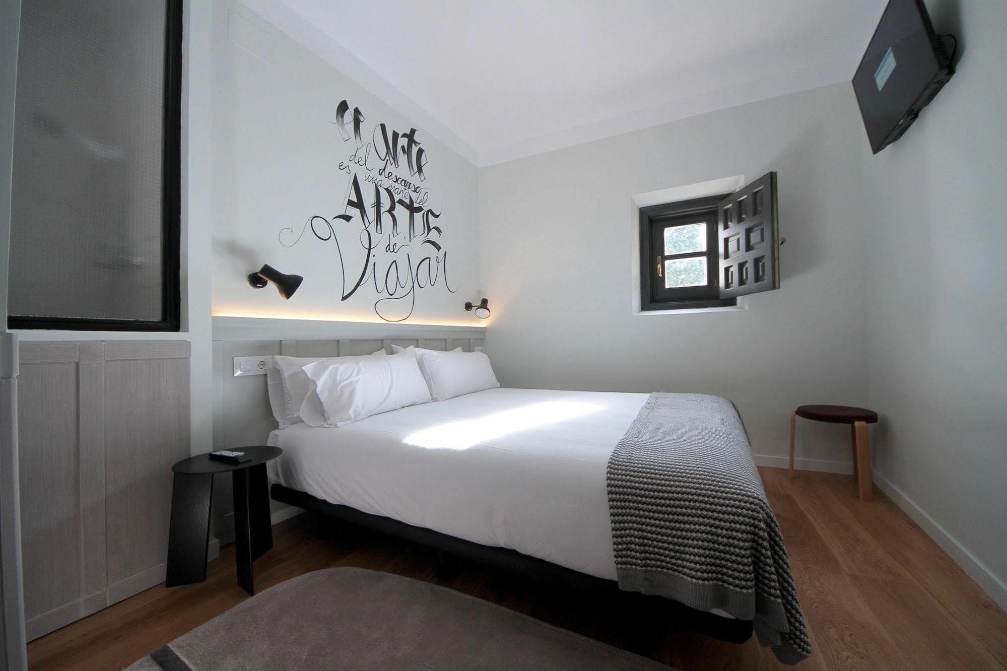 H Complutum Hostel Alcalá de Henares Kültér fotó